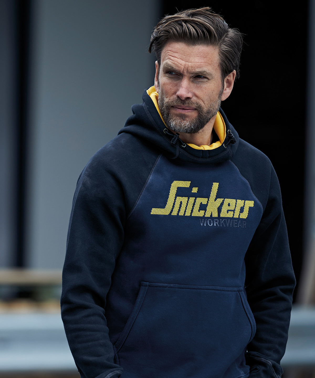 Kapuzenpullover mit Snickers-Logo